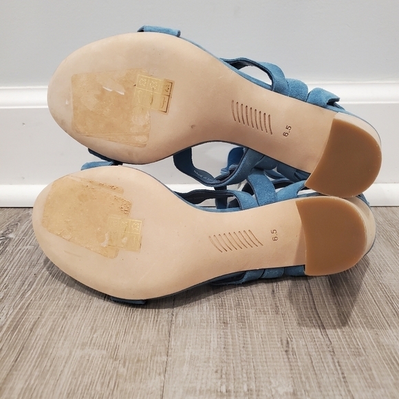 NEW Paige Sage Scalloped Light Blue Suede Sandals - Picture 4 of 4